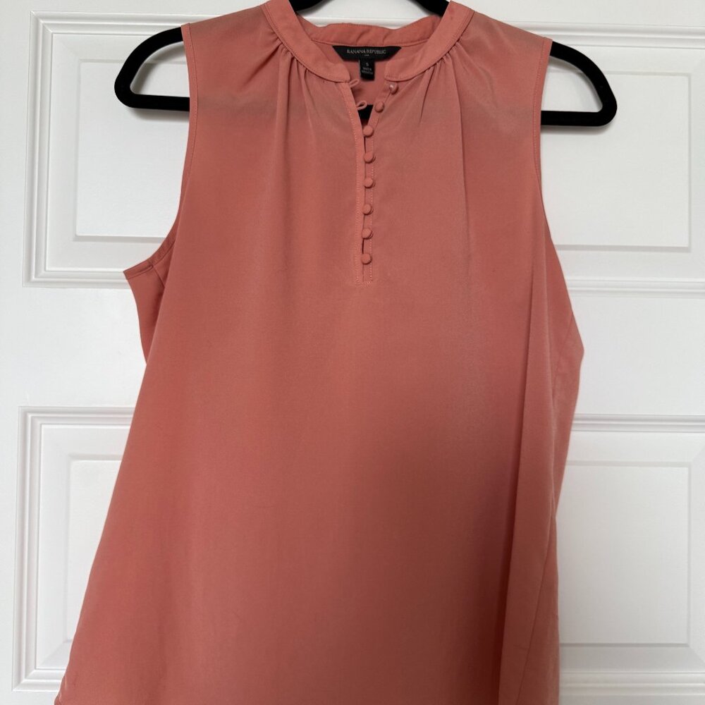 Banana Republic - Sleeveless Blouse - S